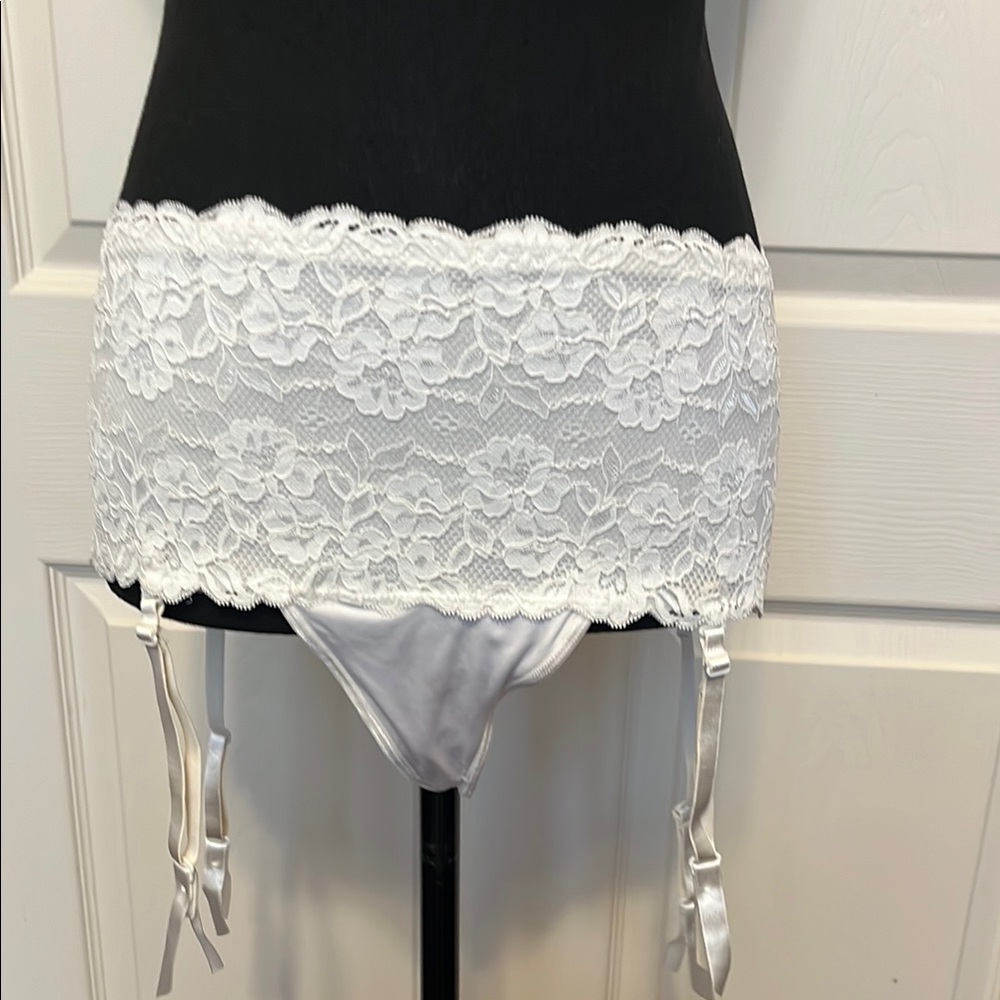 Secret Treasures White Lace Garter Belt with Floral Detailing